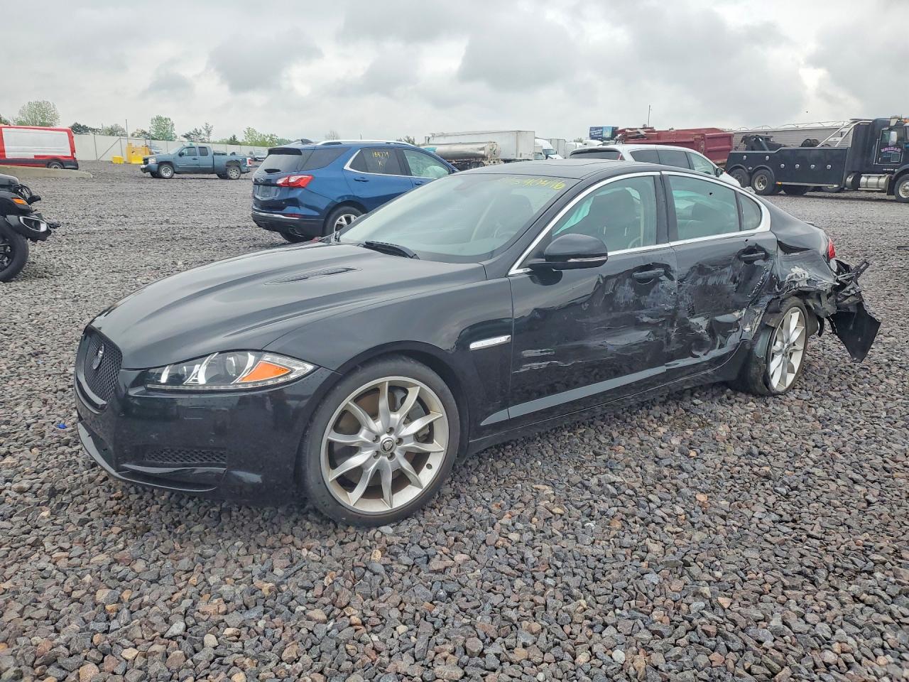 Salvage Jaguar XF Image