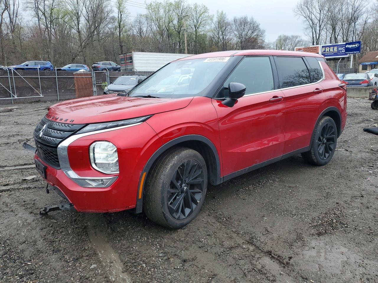 Salvage Mitsubishi Outlander Image