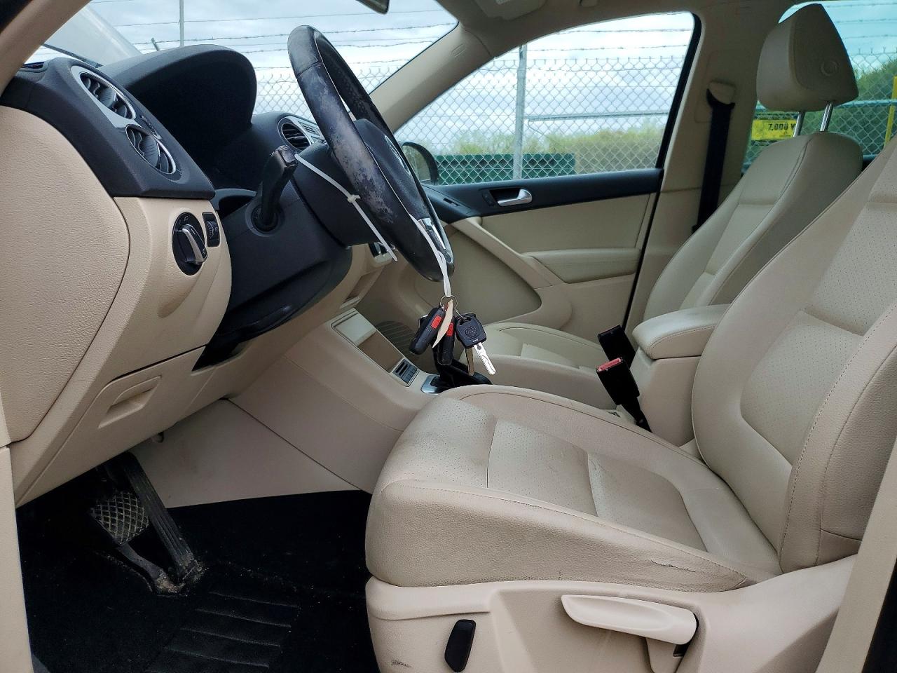 Volkswagen Tiguan S