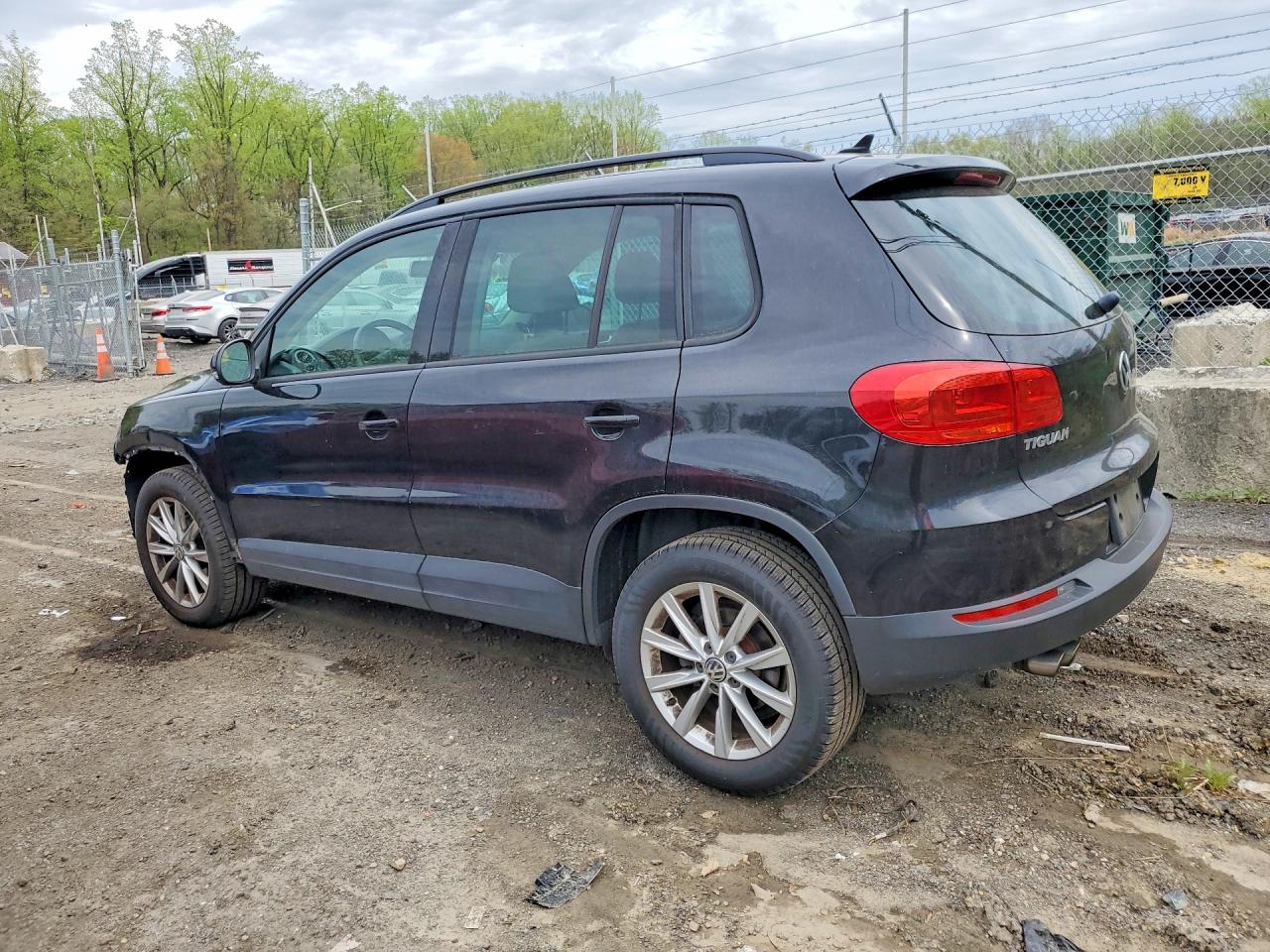 Volkswagen Tiguan S