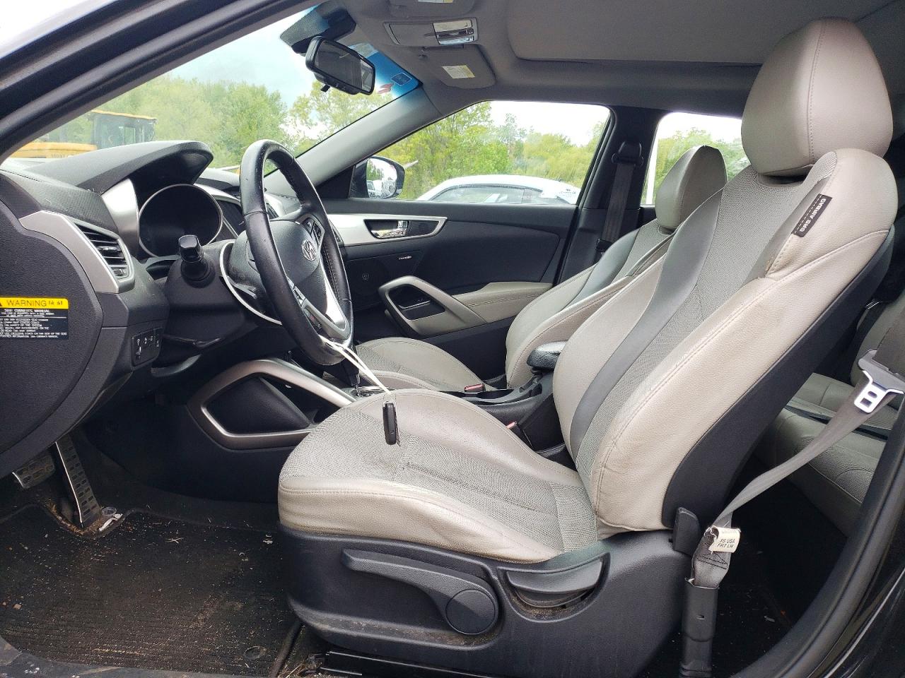 Hyundai VELOSTER Base