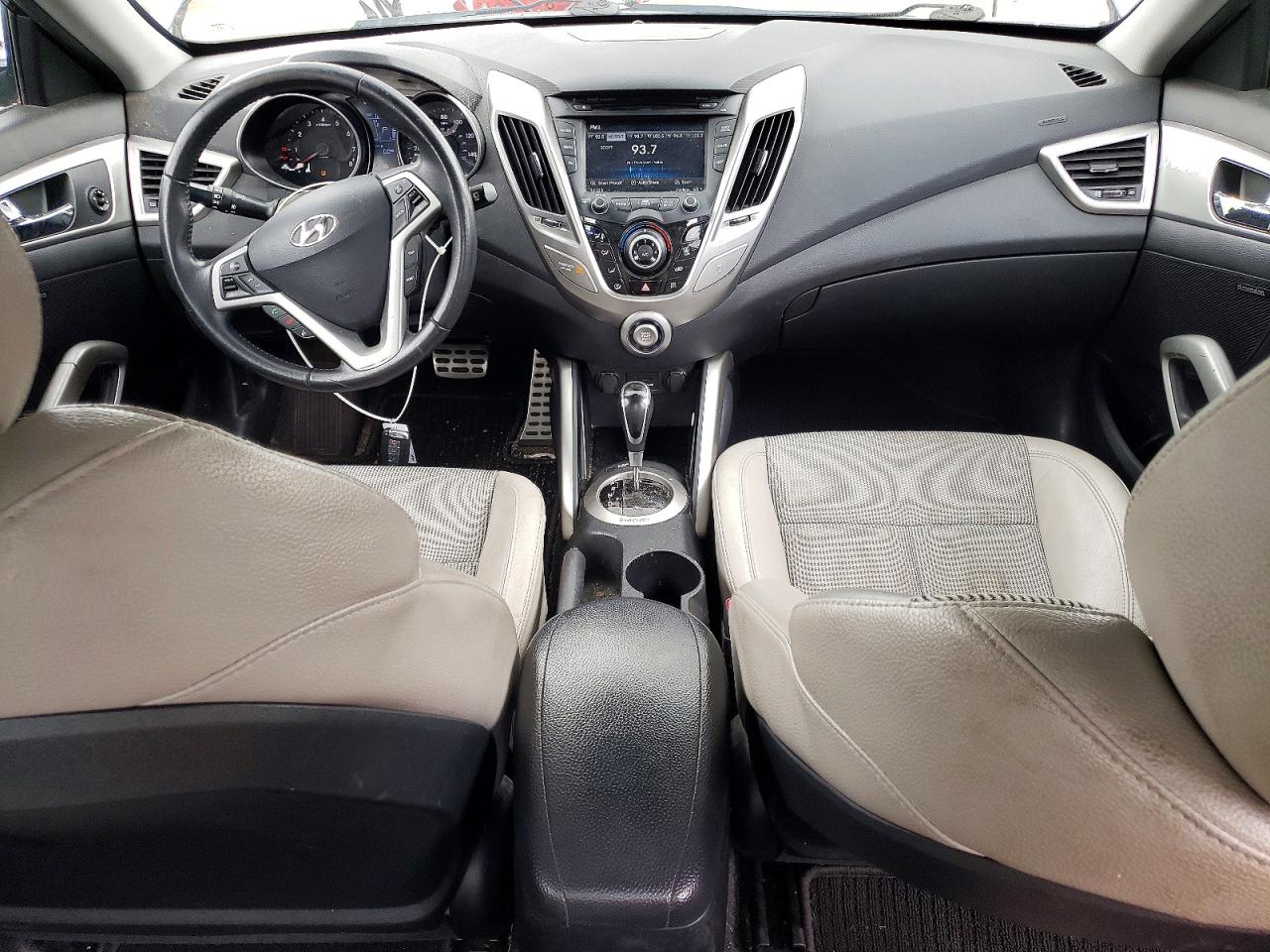 Hyundai VELOSTER Base
