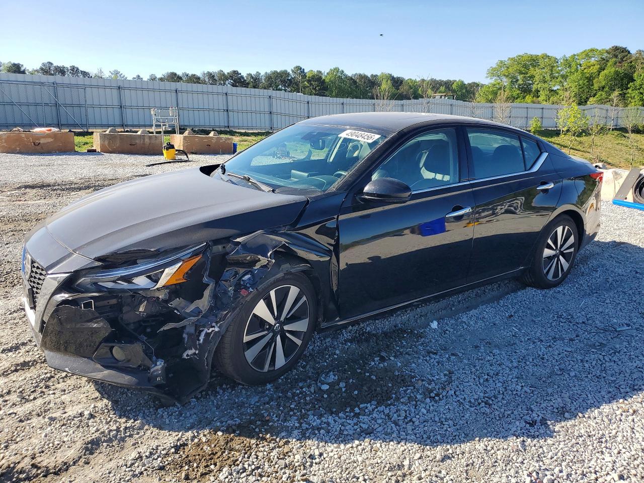 Salvage Nissan Altima Image