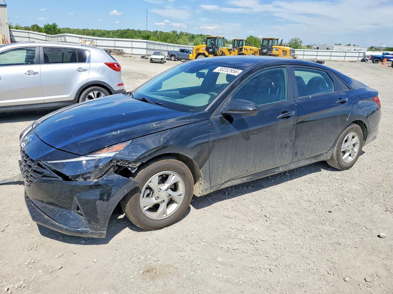 Salvage Hyundai ELANTRA Image