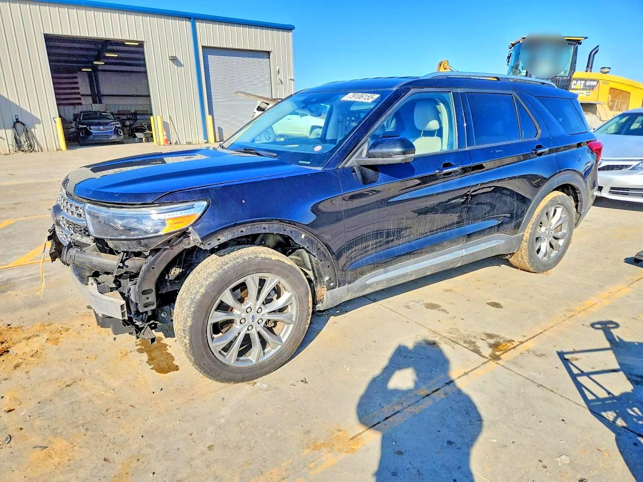 Salvage Ford Explorer Image