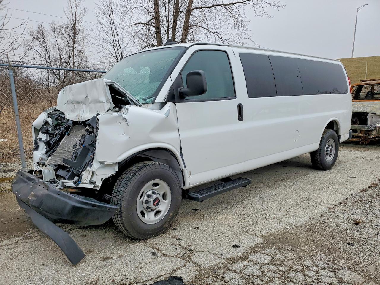 Salvage GMC Savana Image