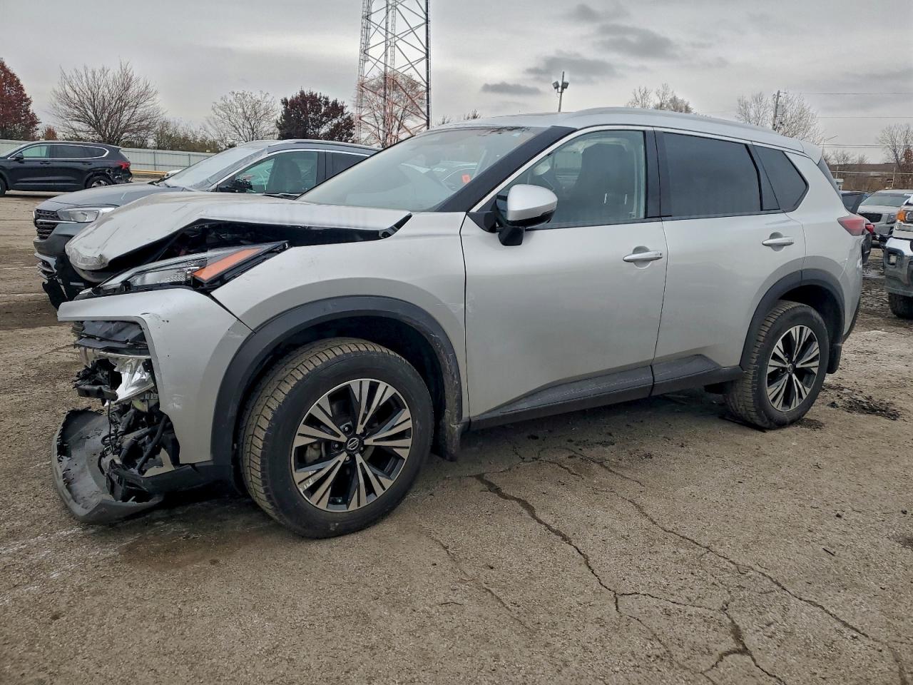Salvage Nissan Rogue Image