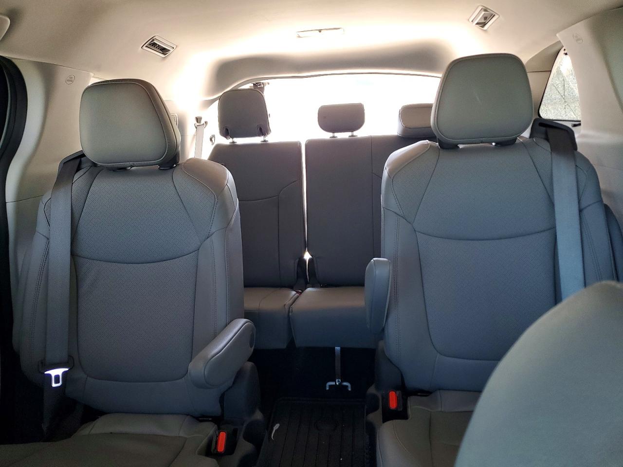 Toyota Sienna Limited 7-passenger