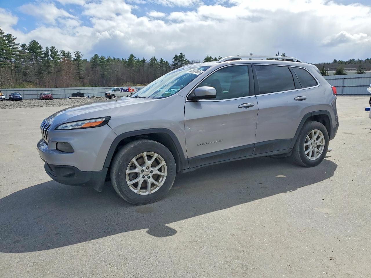 Salvage Jeep Cherokee Image