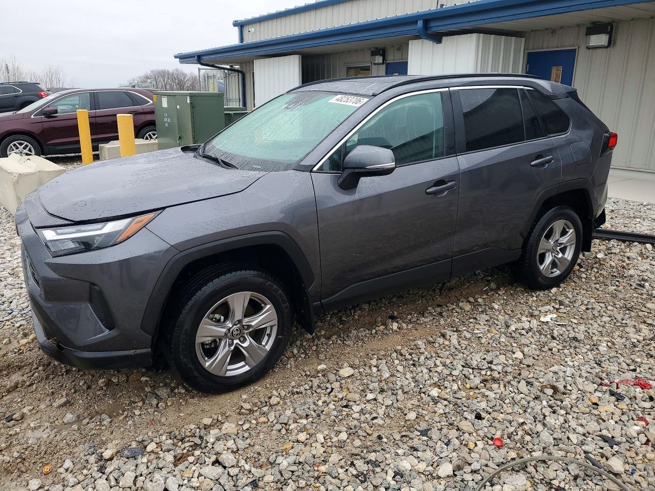 Salvage Toyota RAV4 Image