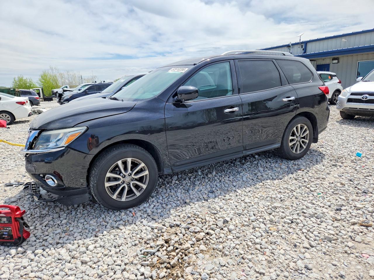 Salvage Nissan Pathfinder Image