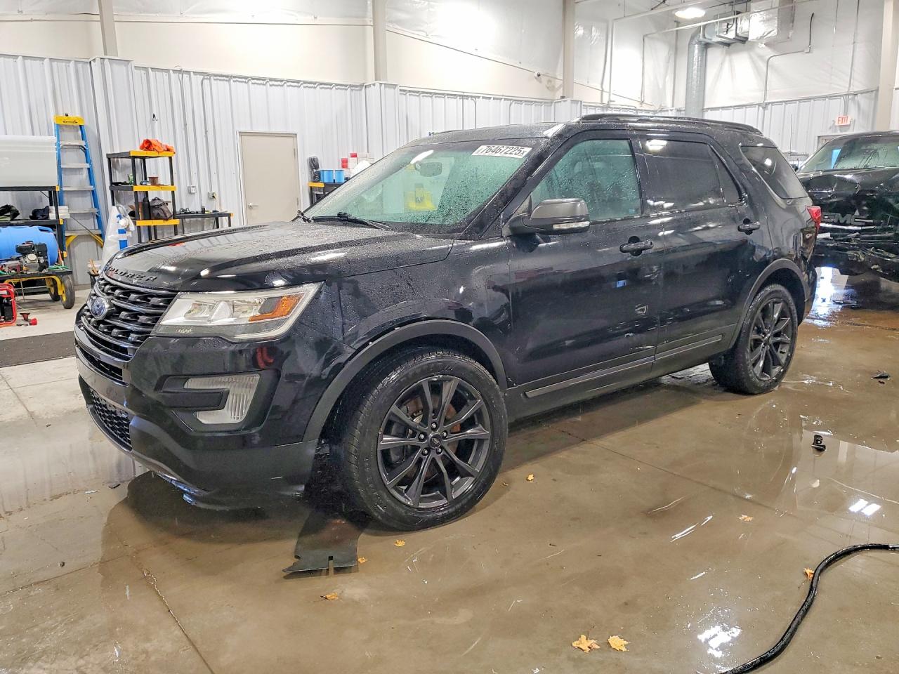Salvage Ford Explorer Image