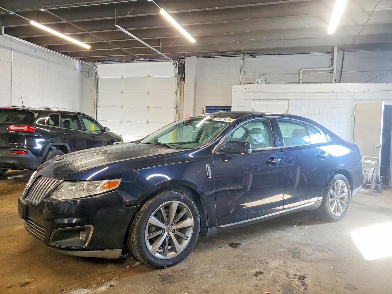 Salvage Lincoln MKS Image