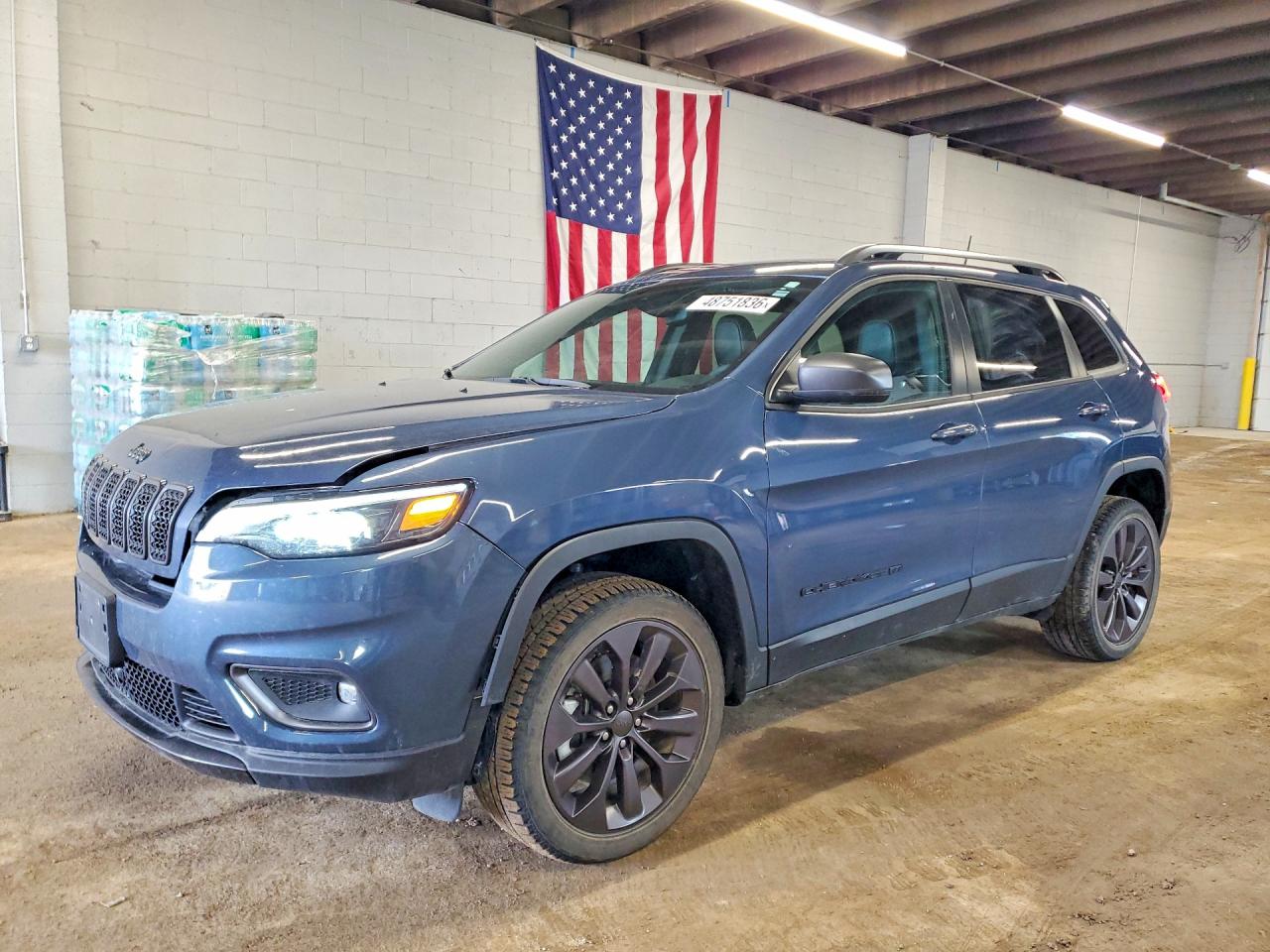Salvage Jeep Cherokee Image