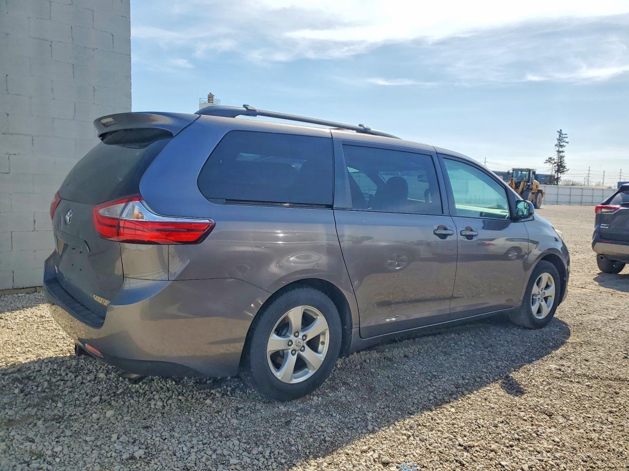 Toyota Sienna Le