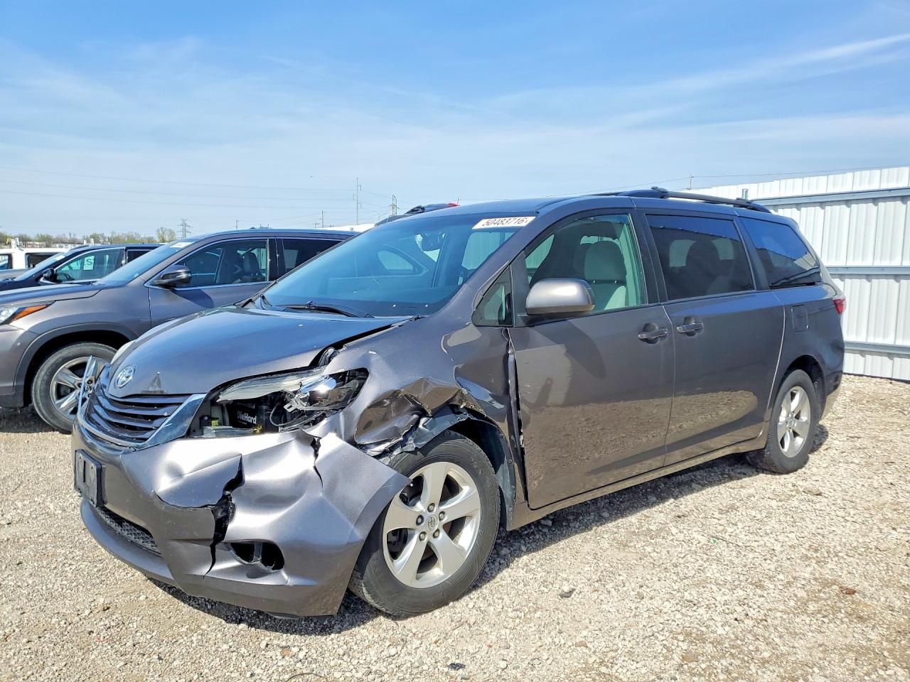 Salvage Toyota Sienna Image