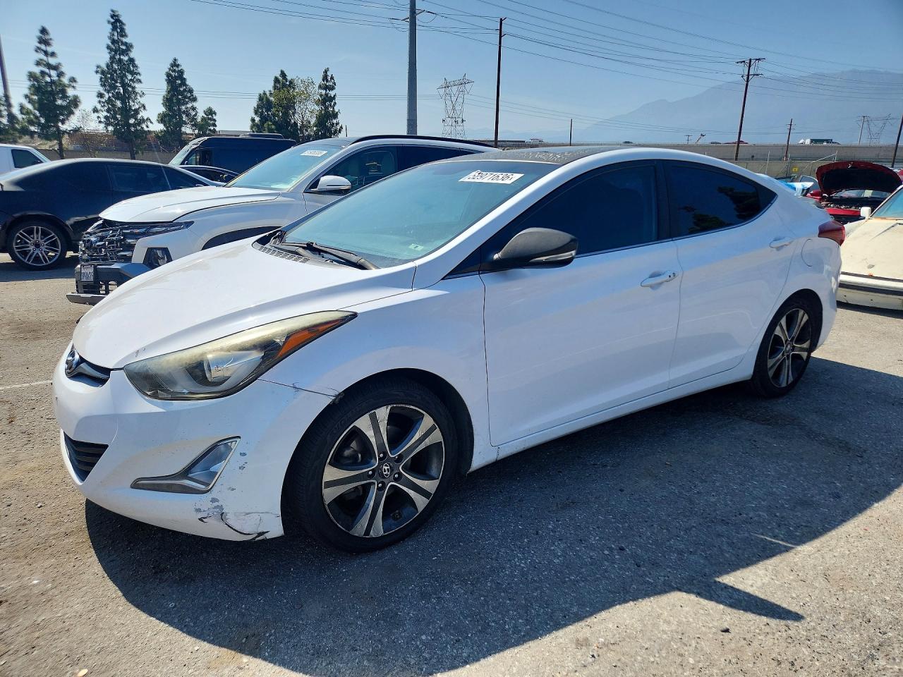 Salvage Hyundai ELANTRA Image