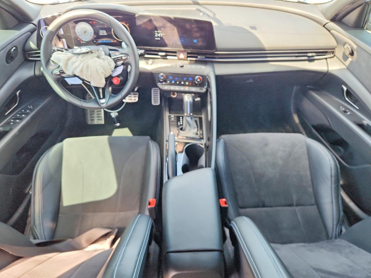 Hyundai ELANTRA Base