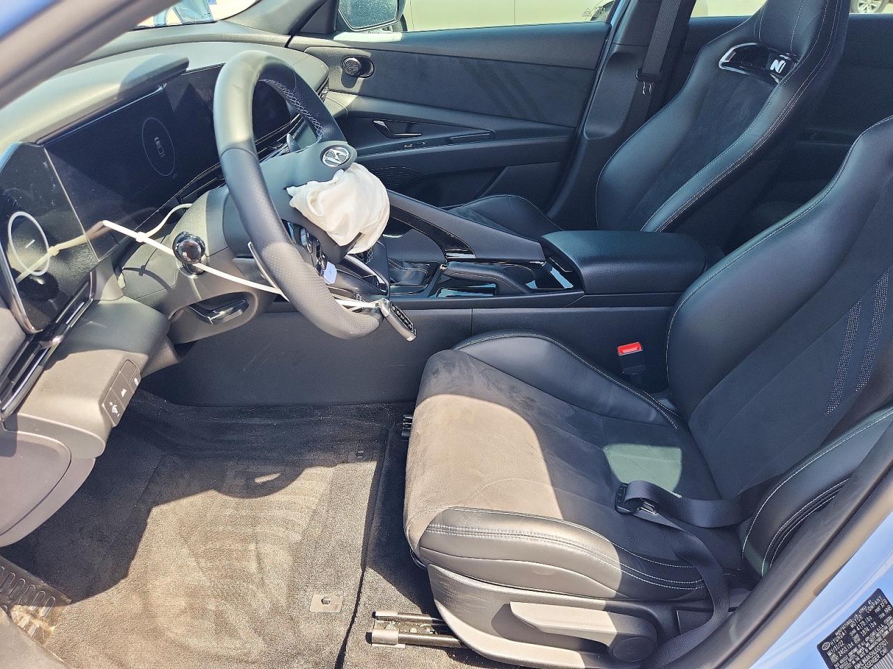 Hyundai ELANTRA Base