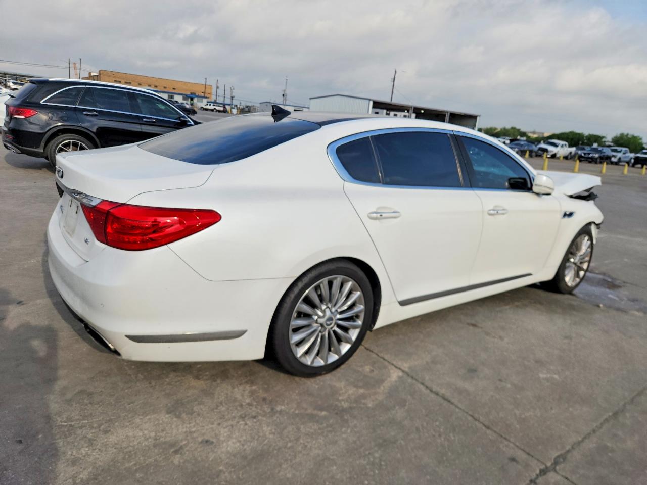 Kia K900 Luxury