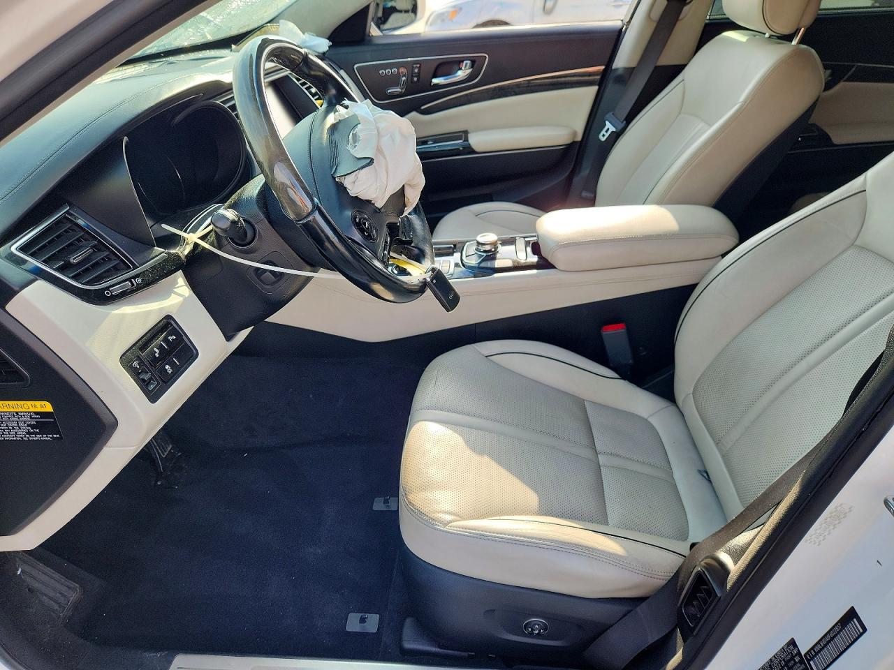 Kia K900 Luxury
