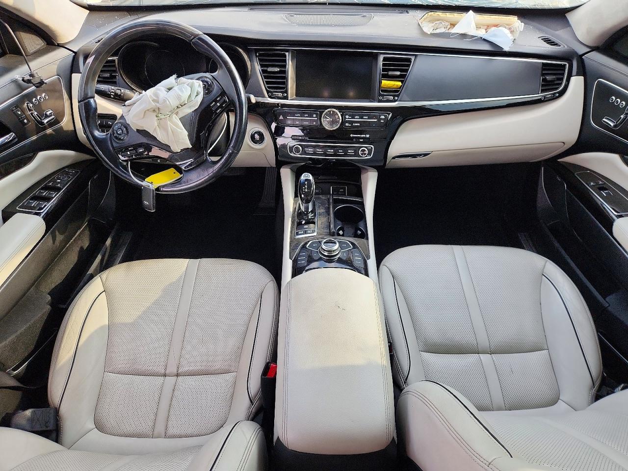 Kia K900 Luxury