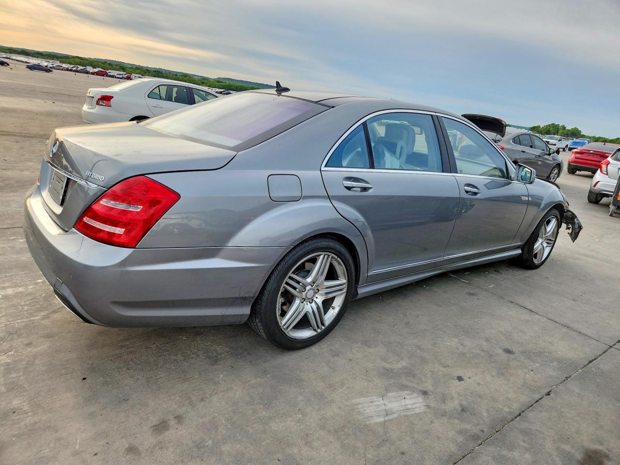 Mercedes-Benz S-Class 400