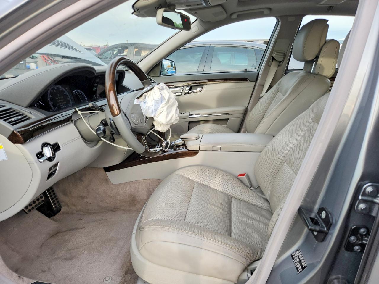 Mercedes-Benz S-Class 400