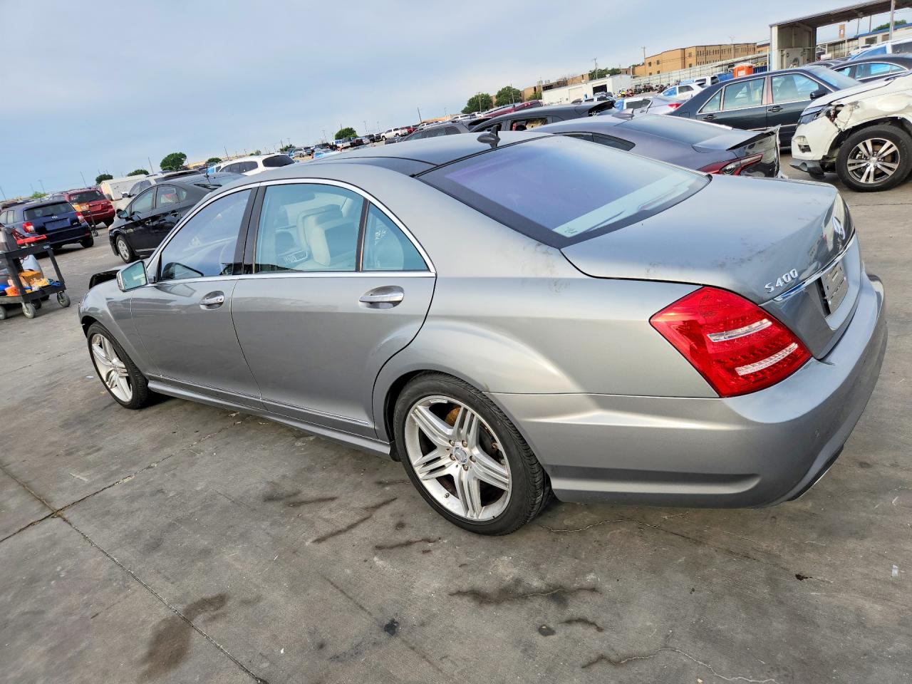 Mercedes-Benz S-Class 400
