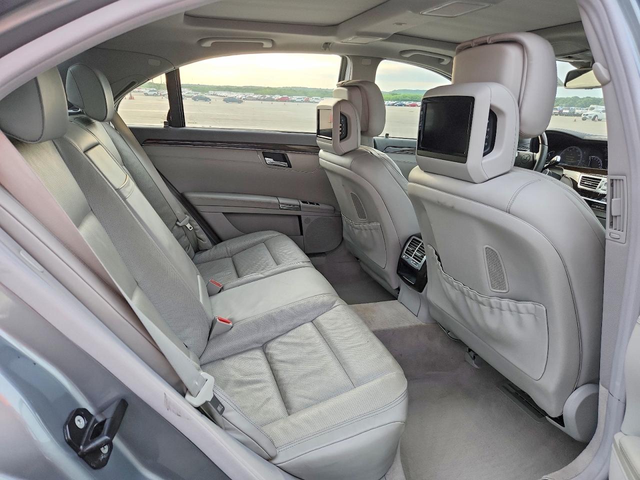 Mercedes-Benz S-Class 400
