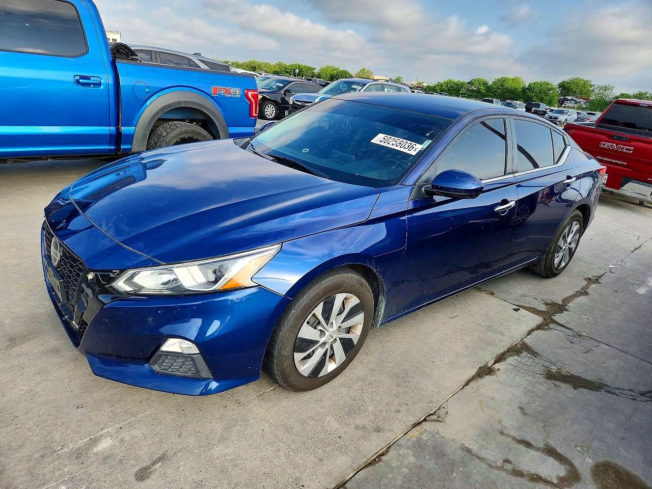 Salvage Nissan Altima Image