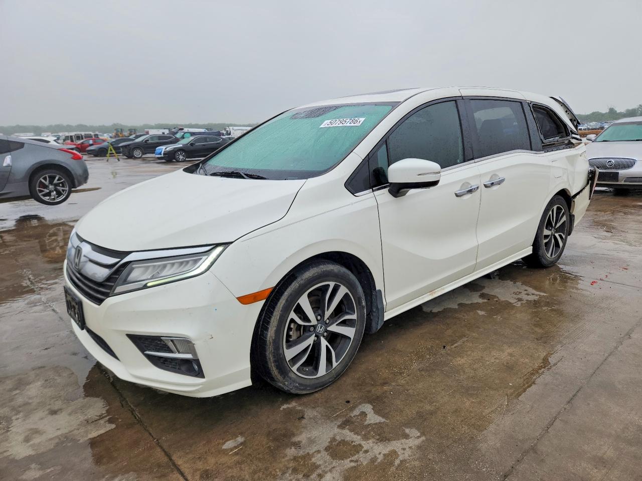 Salvage Honda Odyssey Image