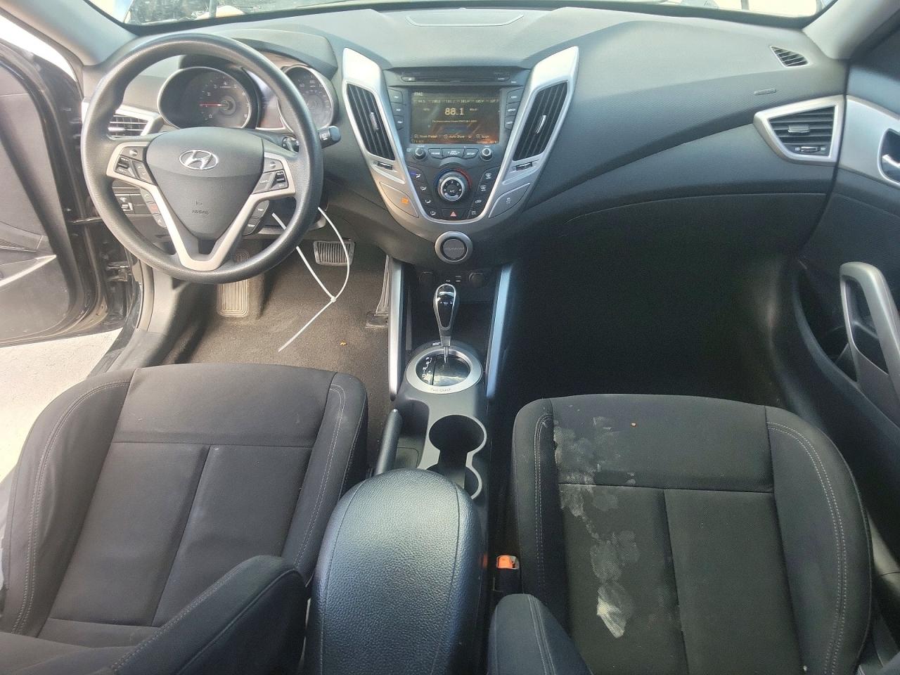 Hyundai VELOSTER Base
