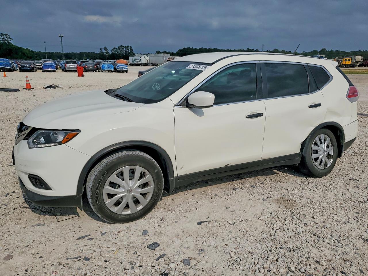 Salvage Nissan Rogue Image