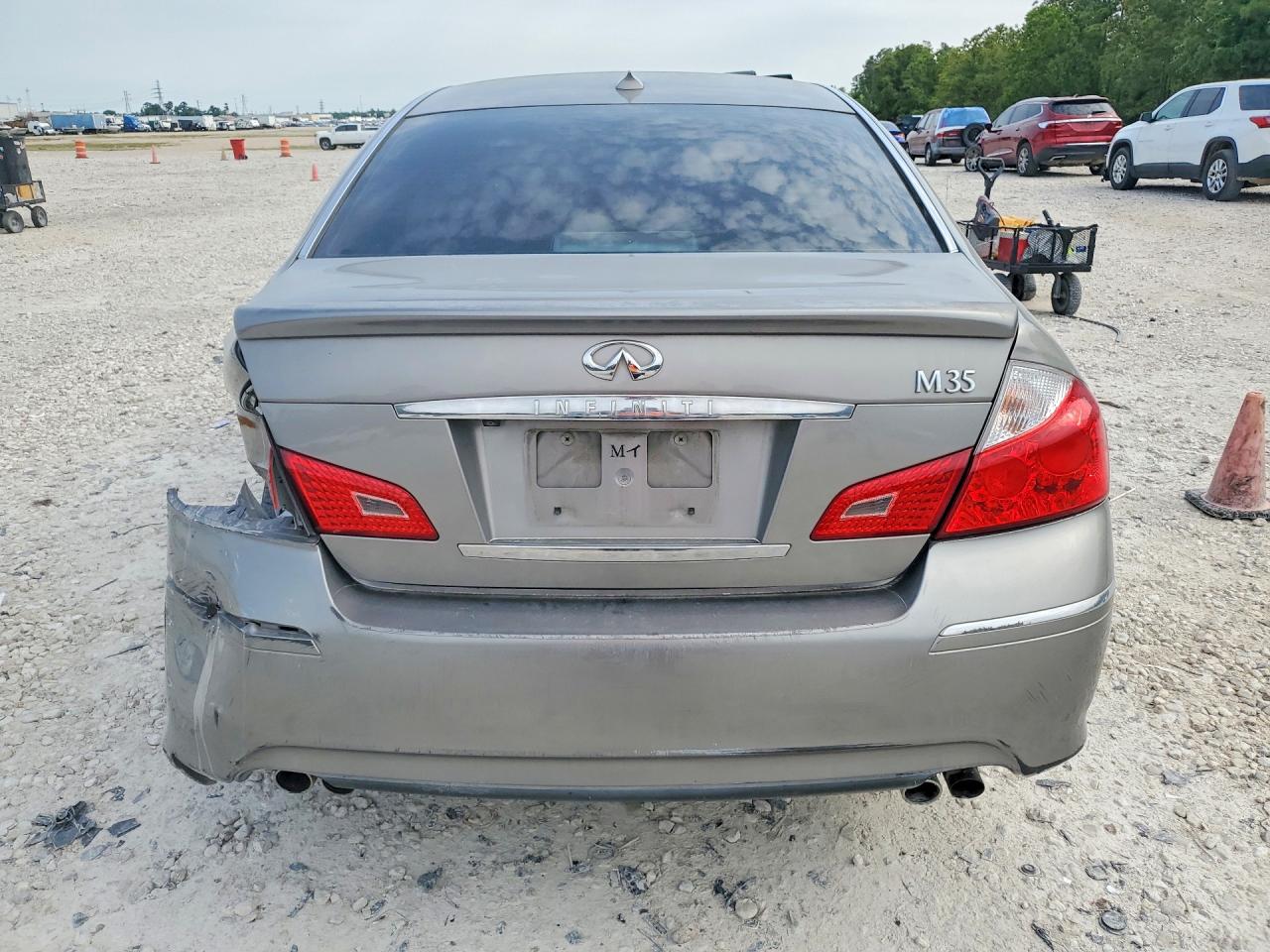 INFINITI M35 Base