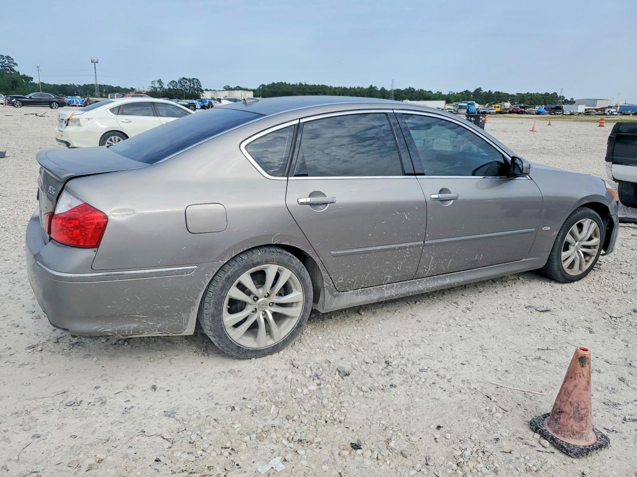 INFINITI M35 Base