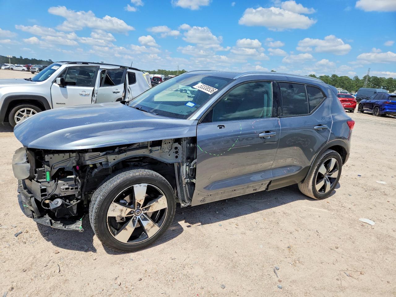 Salvage Volvo XC40 Image