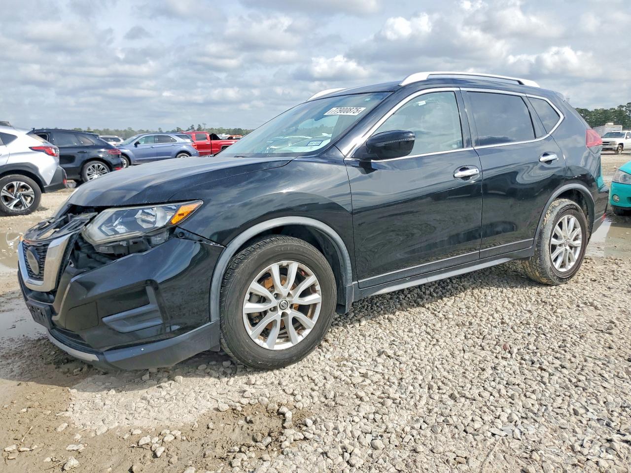 Salvage Nissan Rogue Image