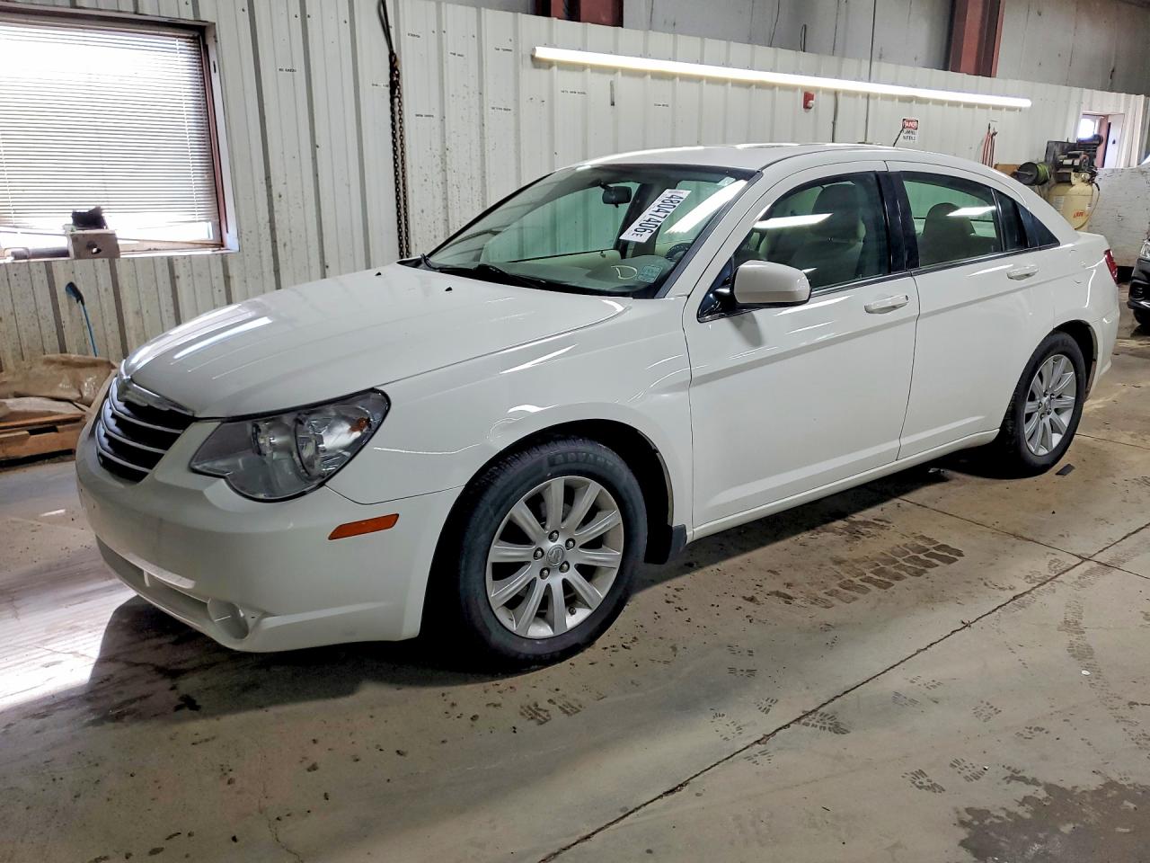 Salvage Chrysler Sebring Image