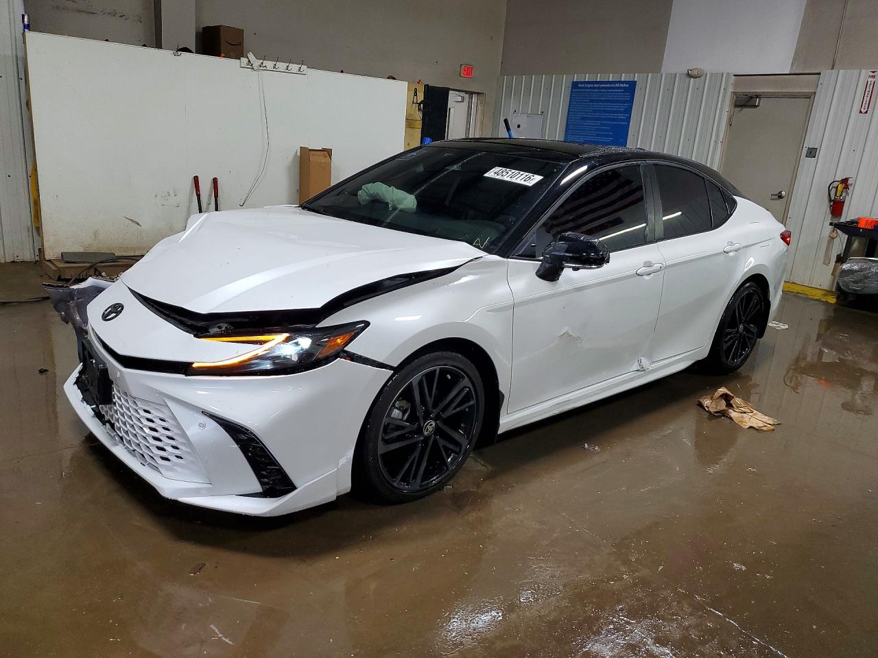 Salvage Toyota Camry Image