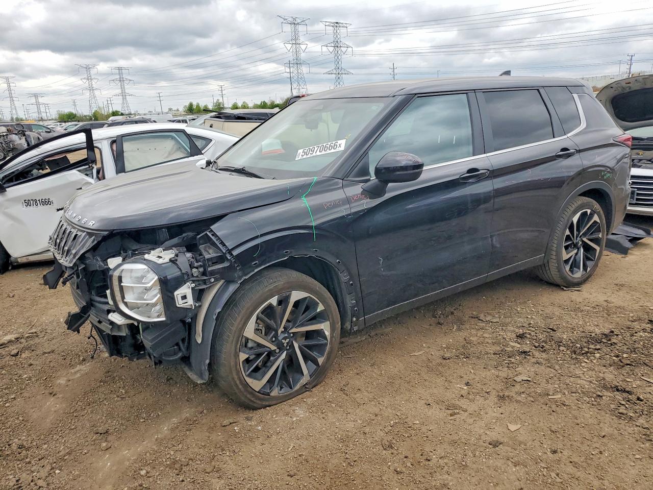 Salvage Mitsubishi Outlander Image