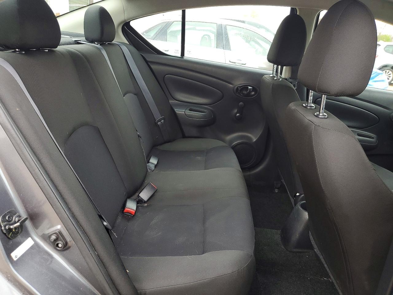 Nissan Versa S