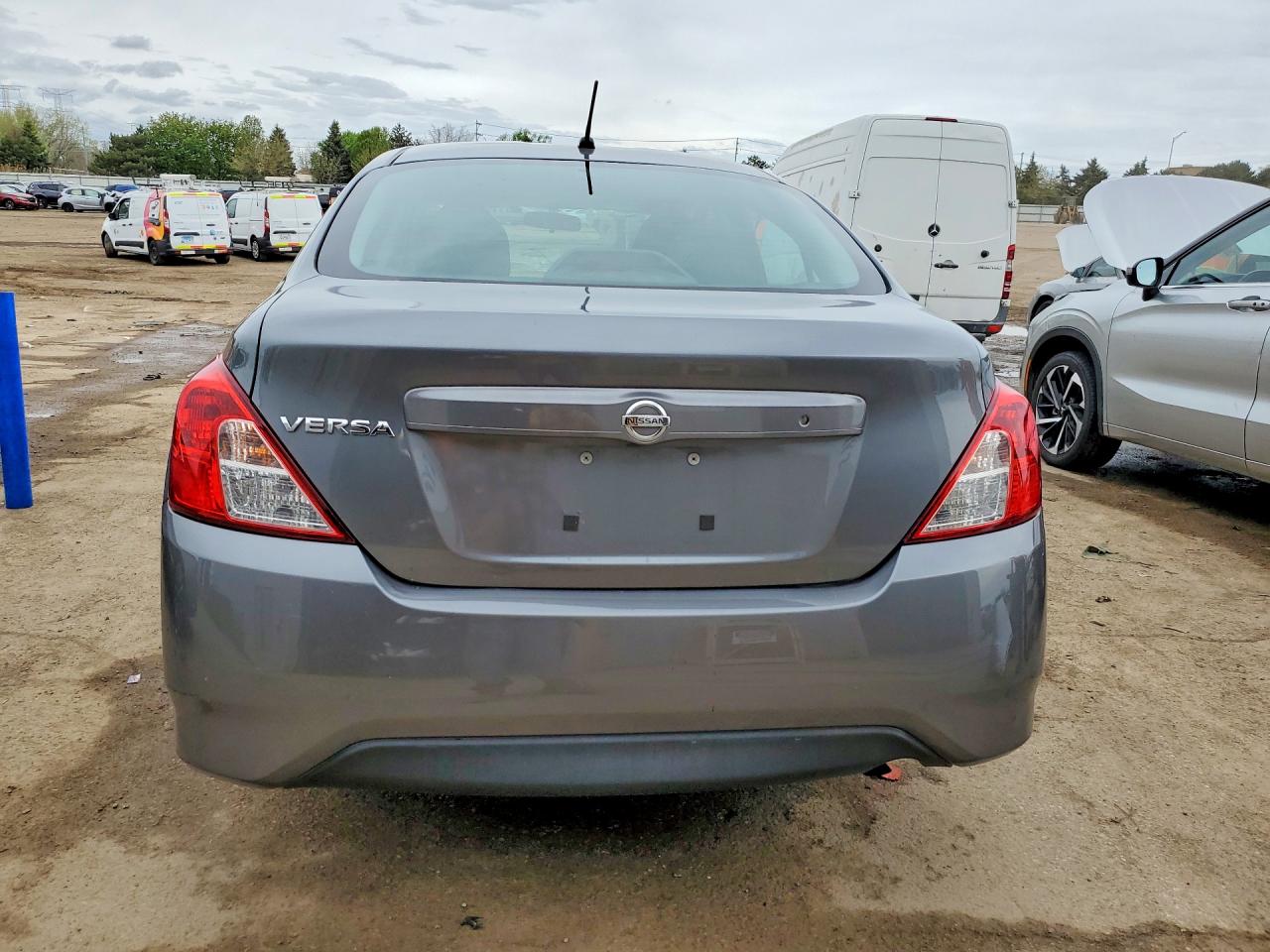 Nissan Versa S