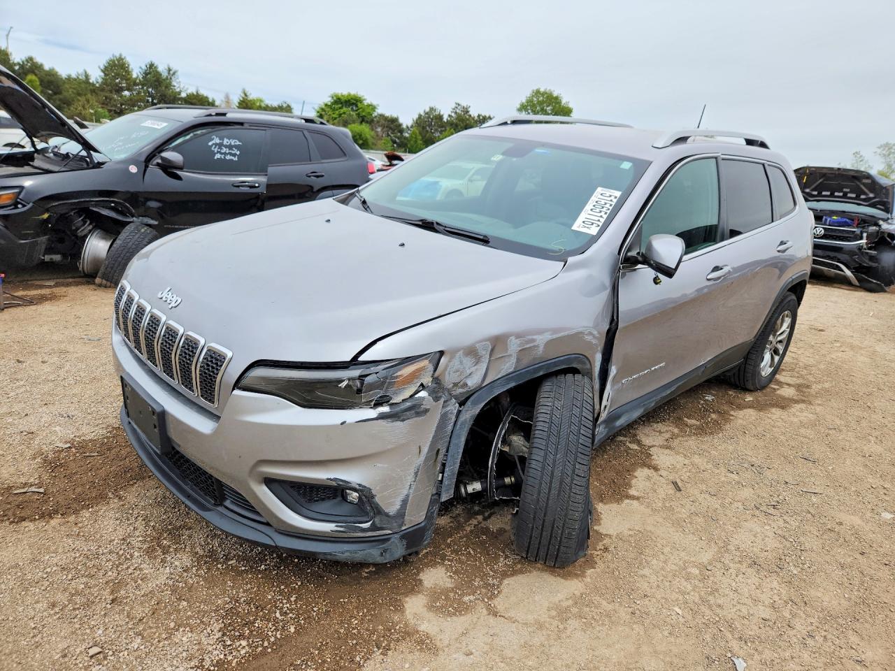 Salvage Jeep Cherokee Image