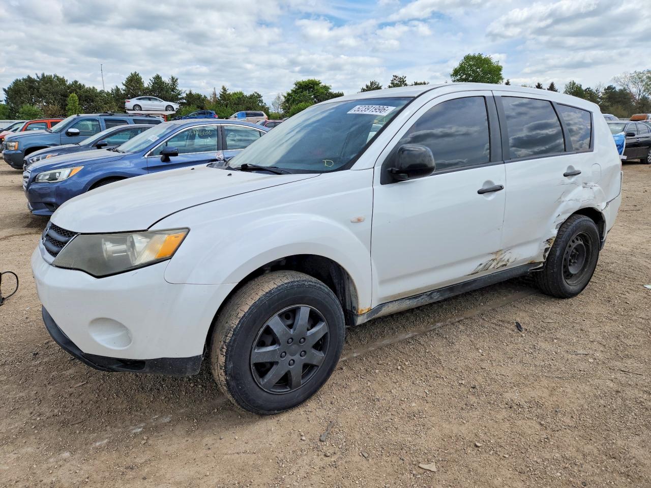 Salvage Mitsubishi Outlander Image