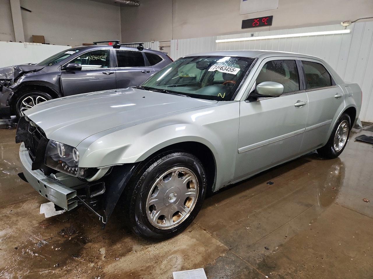 Salvage Chrysler 300 Image