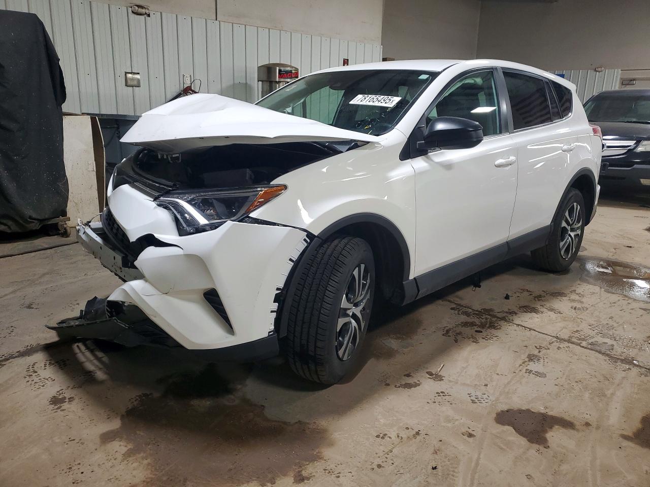 Salvage Toyota RAV4 Image