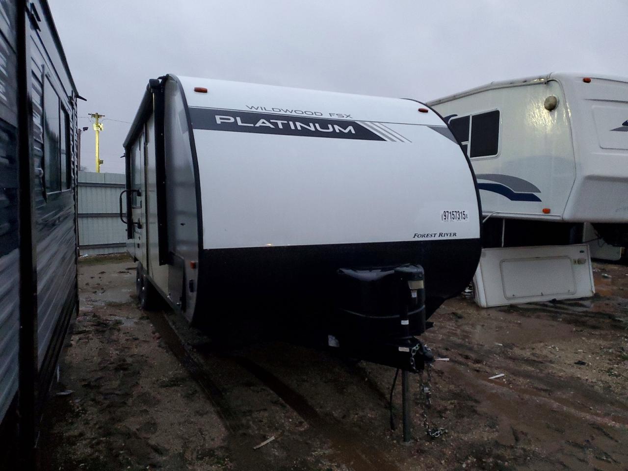 Salvage Fleetwood Trailer Image