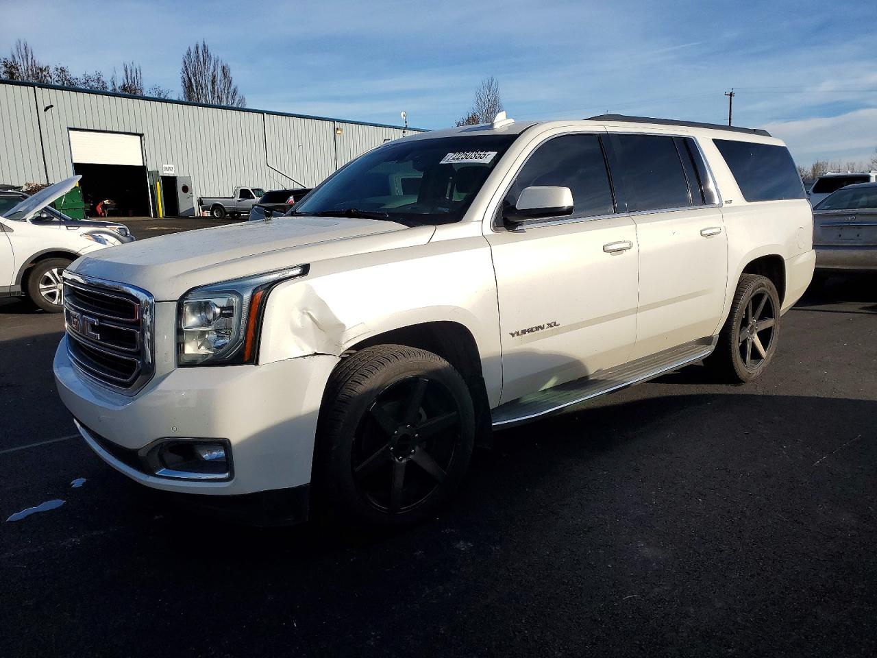 Salvage GMC Yukon Image