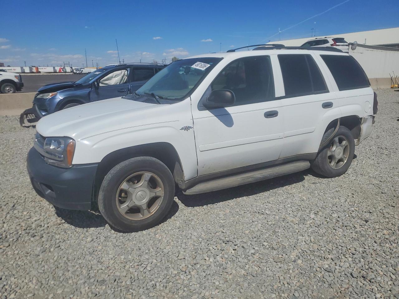 Salvage Chevrolet Trailblaze Image